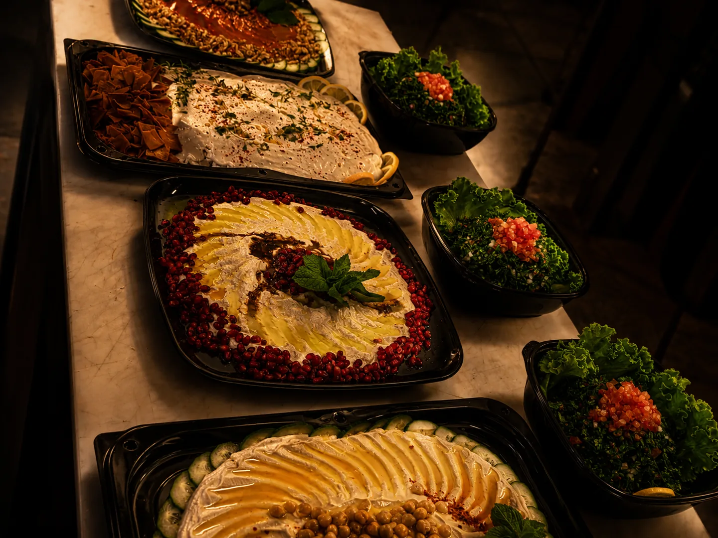 Kalla libanesiska röror och tabboule för hela bordet